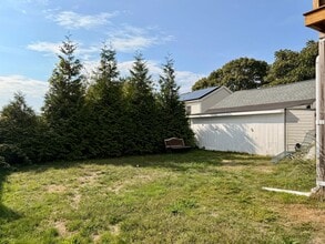 26 Hillcrest Rd in East Lyme, CT - Building Photo - Building Photo