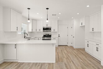 4832 Downey Ave in Lakewood, CA - Building Photo - Building Photo