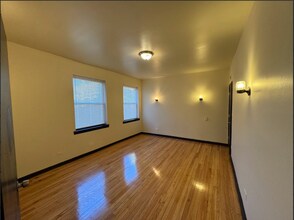 8233 S Ingleside Ave in Chicago, IL - Building Photo - Building Photo