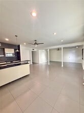 1165 NE 128th St in North Miami, FL - Foto de edificio - Building Photo