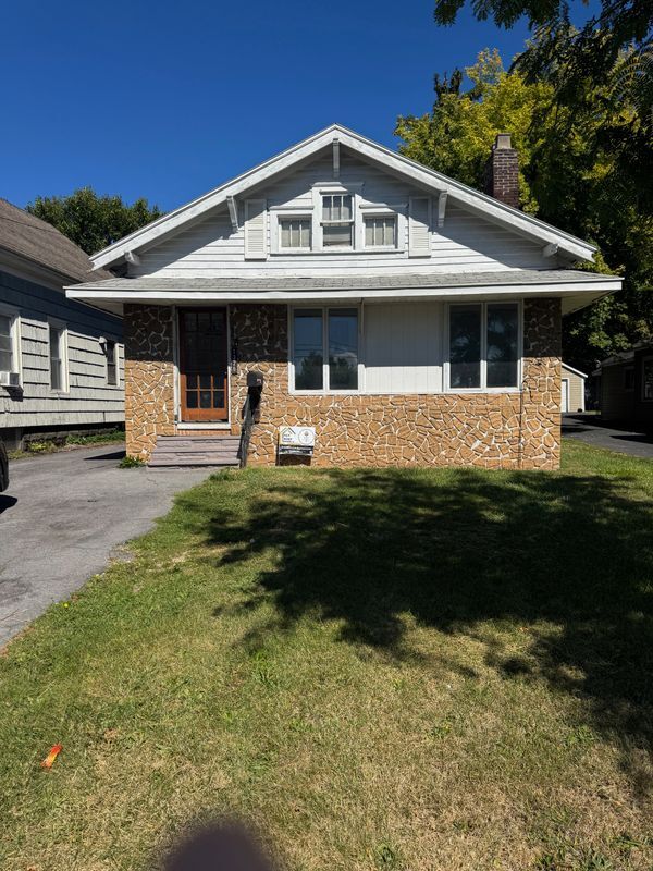 property at 1326 Grant Blvd