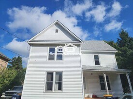260 S Plum St in Ellsworth, WI - Building Photo