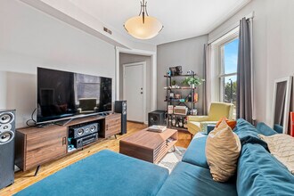 2630 W Division St, Unit 3R in Chicago, IL - Building Photo - Building Photo