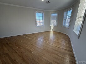 4 Bishop Allen Dr, Unit 2 in Cambridge, MA - Building Photo