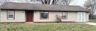 1175 Max Ct in Oak Grove, KY - Building Photo