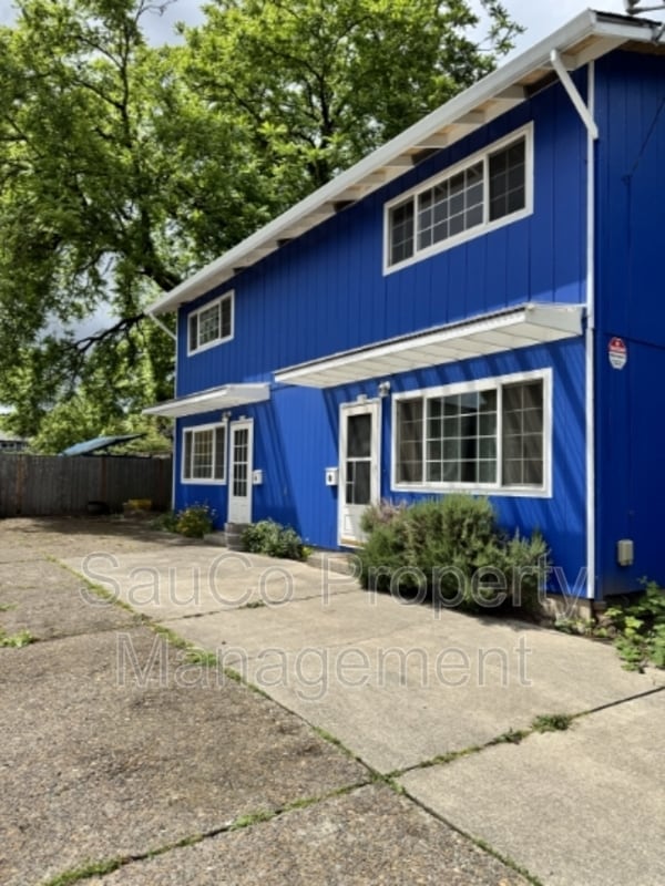 536 SW Nebraska St in Portland, OR - Building Photo - Building Photo