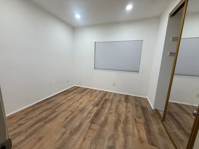 1400 Bowe Ave, Unit 401 in Santa Clara, CA - Foto de edificio - Building Photo
