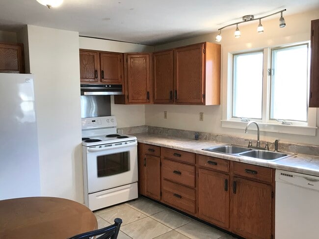 8 Belmont St in Nashua, NH - Foto de edificio - Building Photo