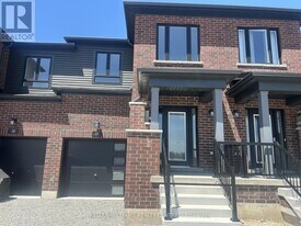 22 McAush St in Barrie, ON - Building Photo