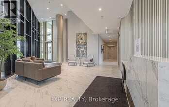 1005 Dundas St E in Oakville, ON - Building Photo - Building Photo