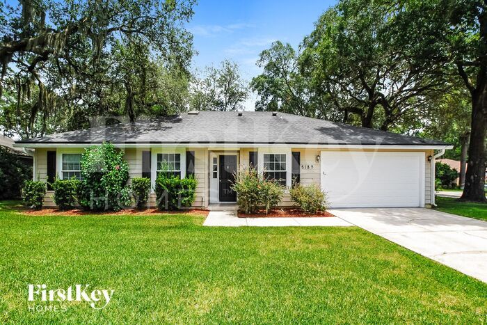 5189 Breezeway Ct in Jacksonville, FL - Building Photo