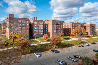 Harbor Terrace Apartments in Perth Amboy, NJ - Building Photo - Building Photo