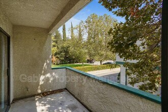 23530 Newhall Ave in Santa Clarita, CA - Building Photo - Building Photo