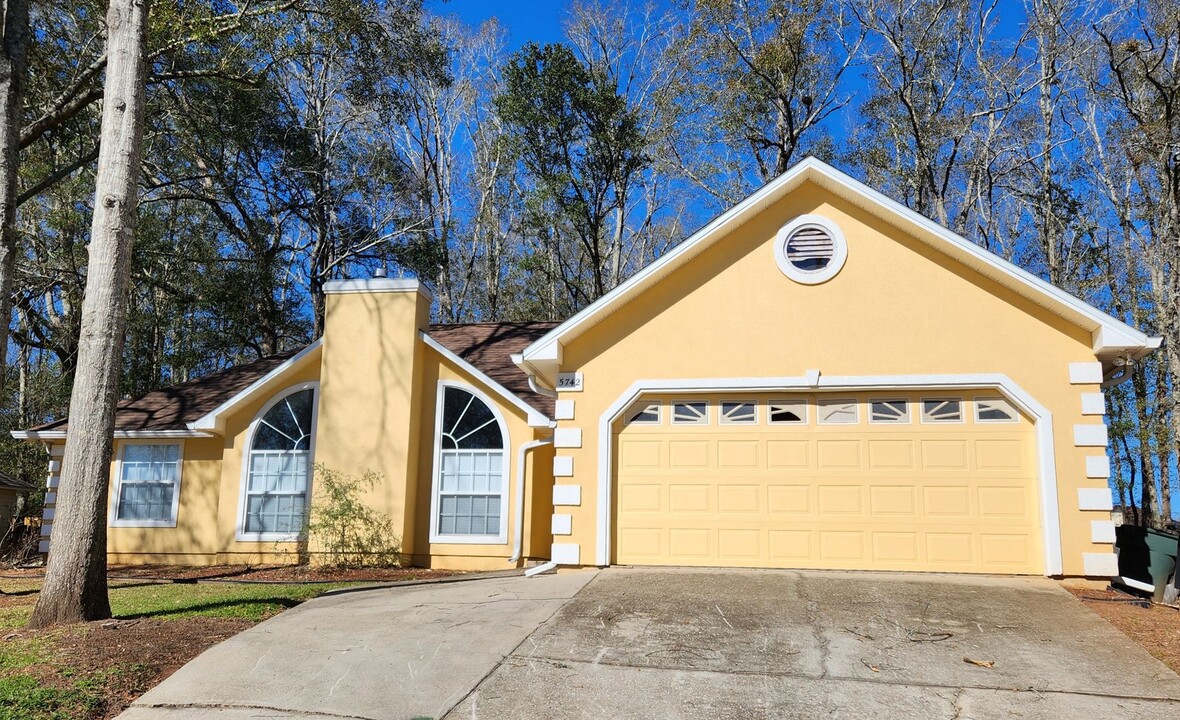 5742 Countryside Dr in Tallahassee, FL - Building Photo