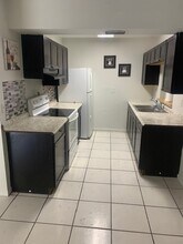 303 SW 77th Ter in North Lauderdale, FL - Foto de edificio - Building Photo