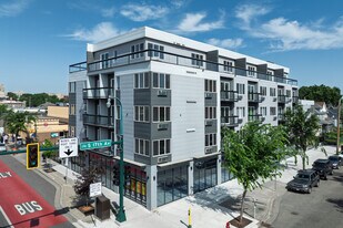 Dakar on Lake in Minneapolis, MN - Building Photo