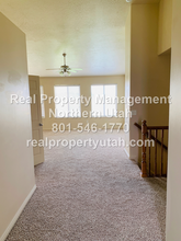 5745 S 4650 W in Hooper, UT - Foto de edificio - Building Photo