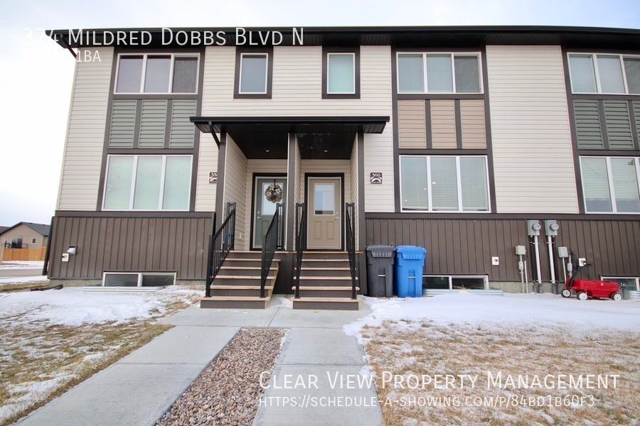 374 Mildred Dobbs Blvd N in Lethbridge, AB - Building Photo