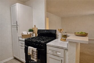 1810 W Sallie Ln, Unit E in Anaheim, CA - Foto de edificio - Building Photo