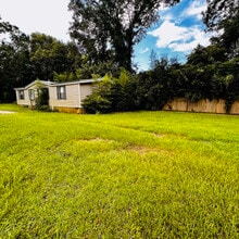 Whispering Pines in Thomasville, GA - Building Photo - Building Photo