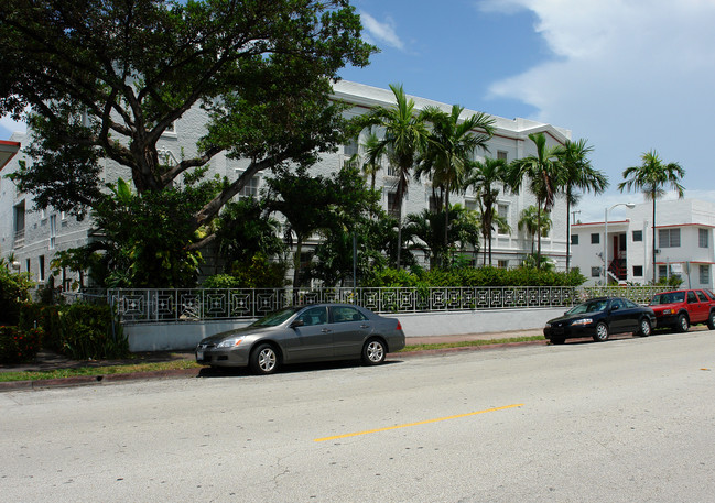 Gotham Apartments in Miami Beach, FL - Building Photo - Building Photo