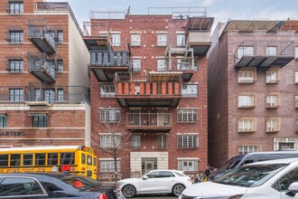 801 Bedford Ave in Brooklyn, NY - Foto de edificio - Building Photo