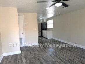 8942 Temple Terrace Hwy in Tampa, FL - Building Photo - Building Photo