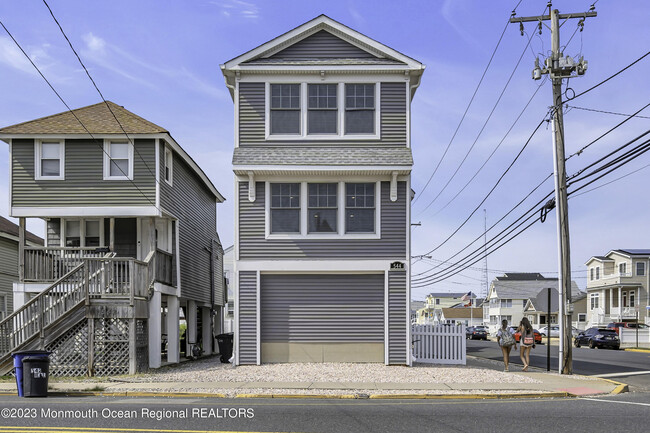 544 Brielle Rd in Manasquan, NJ - Foto de edificio - Building Photo