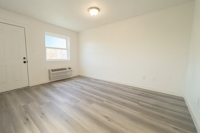 property at 1219 Kingston Dr