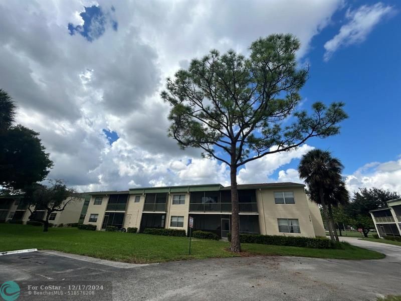 4276 NW 89th Ave in Coral Springs, FL - Building Photo