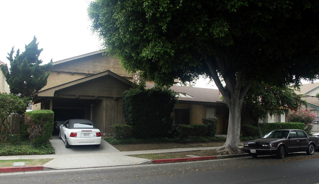 16121 Malaga Ln in Huntington Beach, CA - Building Photo - Building Photo