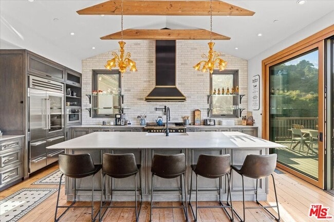 2373 Tuna Canyon Rd in Topanga, CA - Building Photo - Building Photo