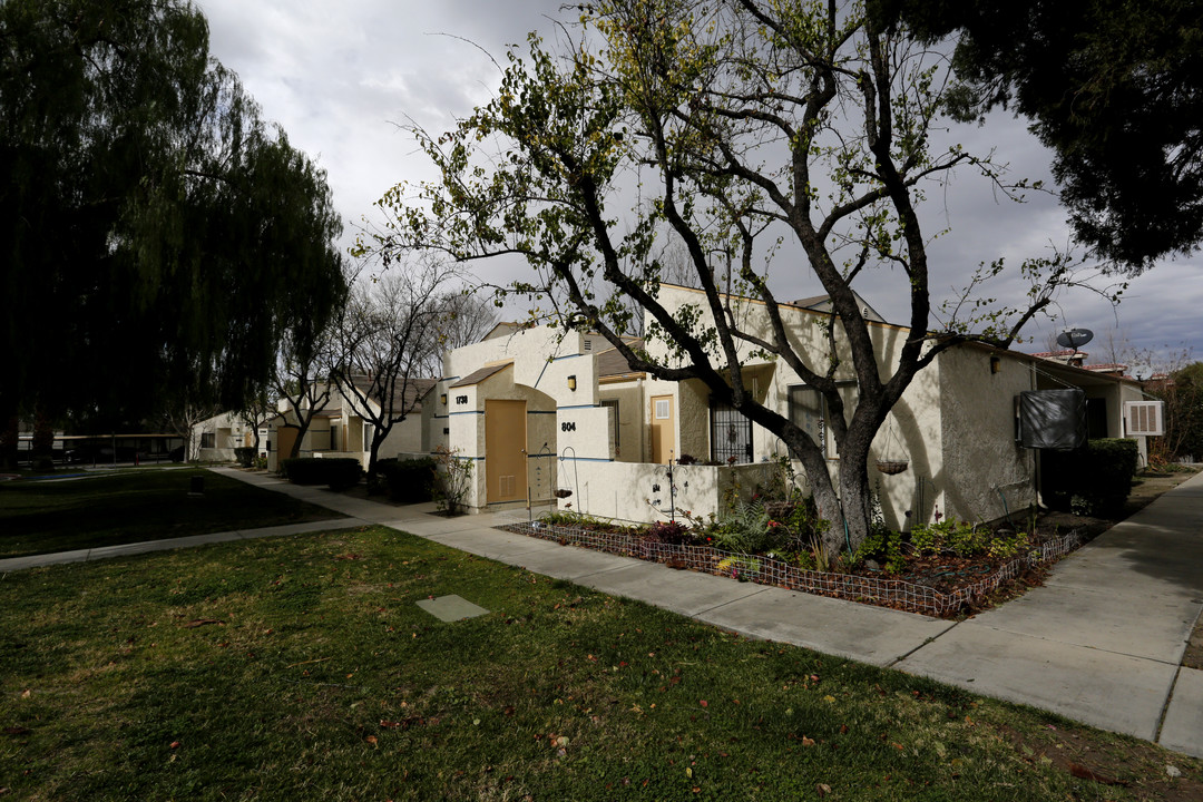 San Jacinto Manor in San Jacinto, CA - Building Photo