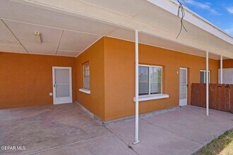 323 Singh St in El Paso, TX - Building Photo - Building Photo