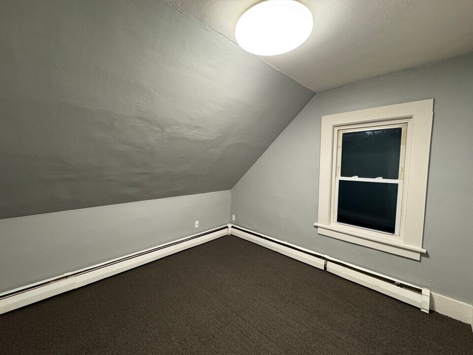 1 Cedar Ct in Amesbury, MA - Building Photo