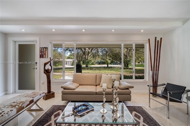 8201 SW 95th St in Miami, FL - Foto de edificio - Building Photo