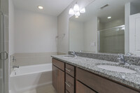 1342 W Randolph St in Chicago, IL - Building Photo - Interior Photo