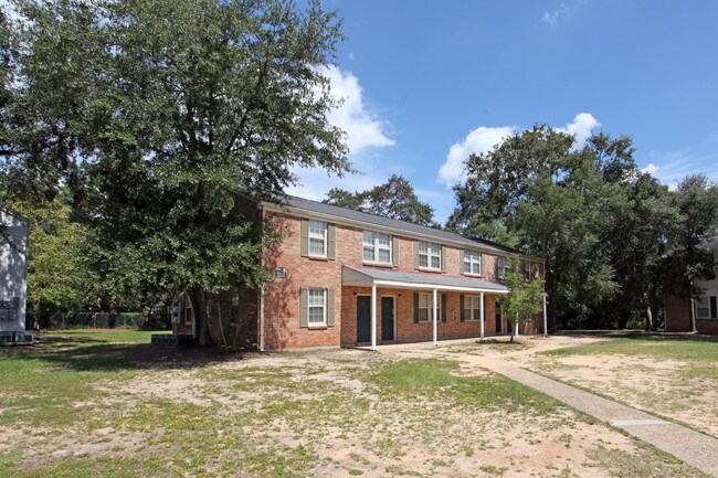 Berkshire Arms Apartments in Mobile, AL - Building Photo - Building Photo