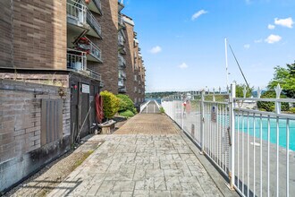 9500 Rainier Ave S in Seattle, WA - Building Photo - Building Photo