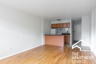 5847 N Winthrop Ave in Chicago, IL - Building Photo