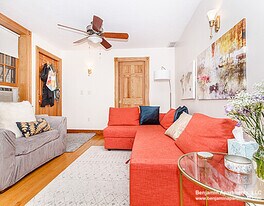 89 Myrtle St, Unit A in Boston, MA - Building Photo