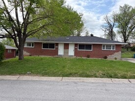 2415 Chesstal St in St. Charles, MO - Building Photo