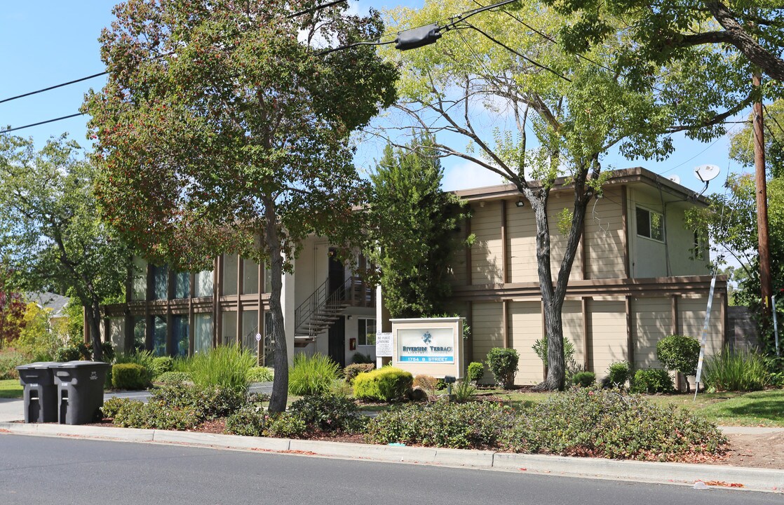 Riverside Terrace in Hayward, CA - Foto de edificio