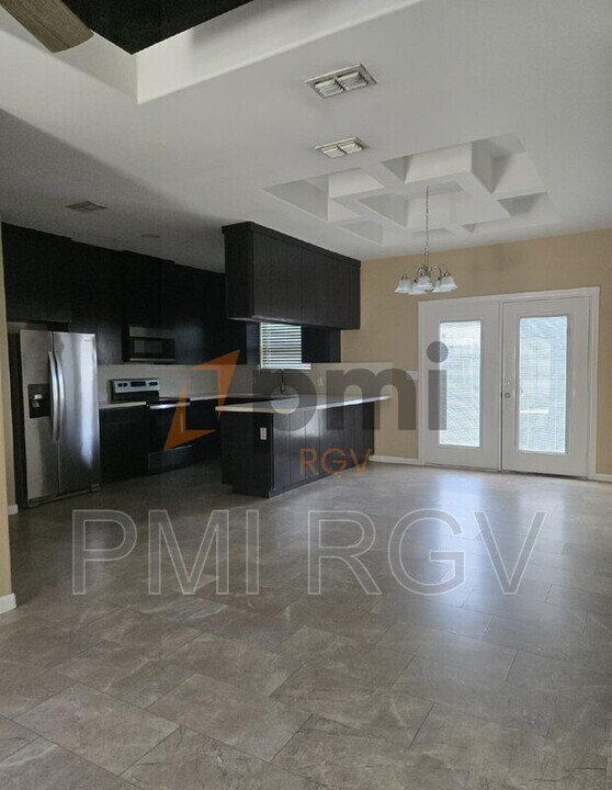 2003 Sahara St in Edinburg, TX - Building Photo