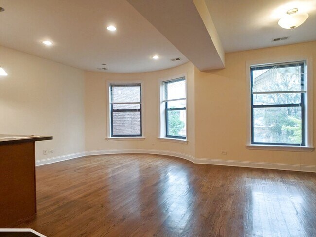 2836 N Albany Ave in Chicago, IL - Building Photo - Building Photo