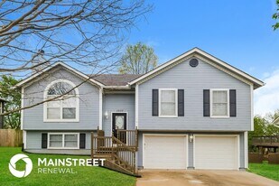 1607 Christi Ln in Raymore, MO - Building Photo