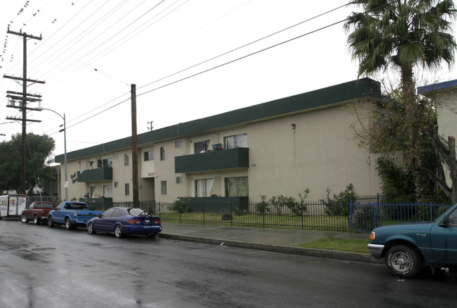 Variel Towers in Canoga Park, CA - Building Photo - Building Photo