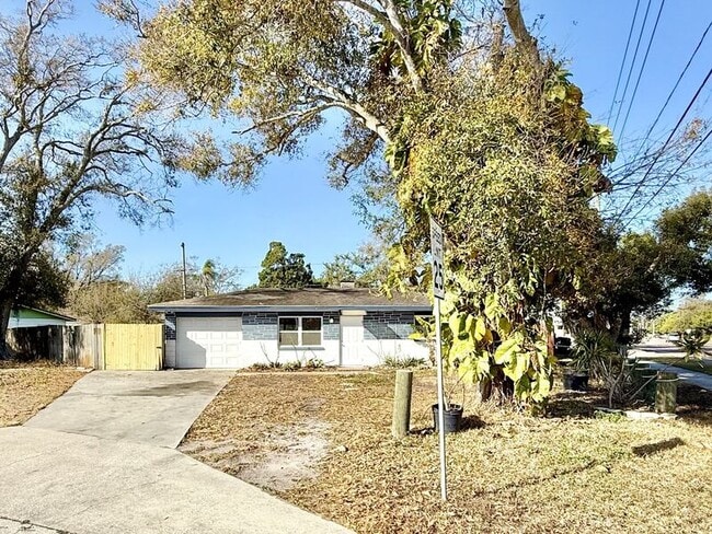 5396 68th Way N in St. Petersburg, FL - Foto de edificio - Building Photo