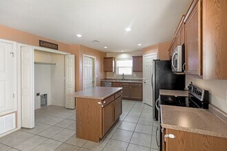 2637 Las Alturas Ct in Alamogordo, NM - Building Photo - Building Photo