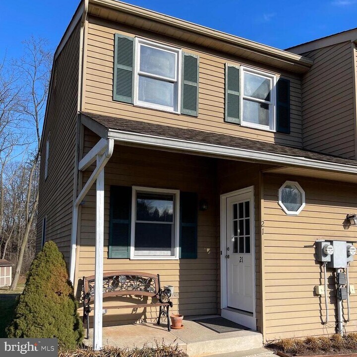 21 Winard Cir in Sellersville, PA - Building Photo